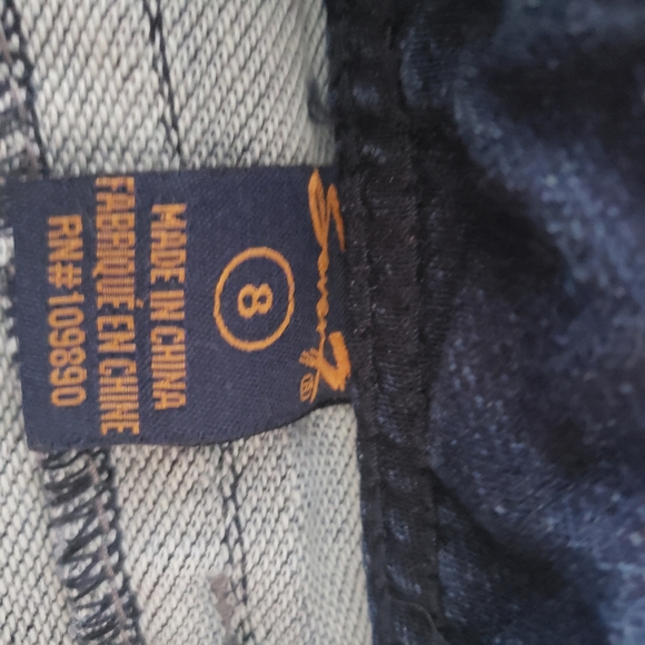 Seven Shorts - Picture 3 of 3